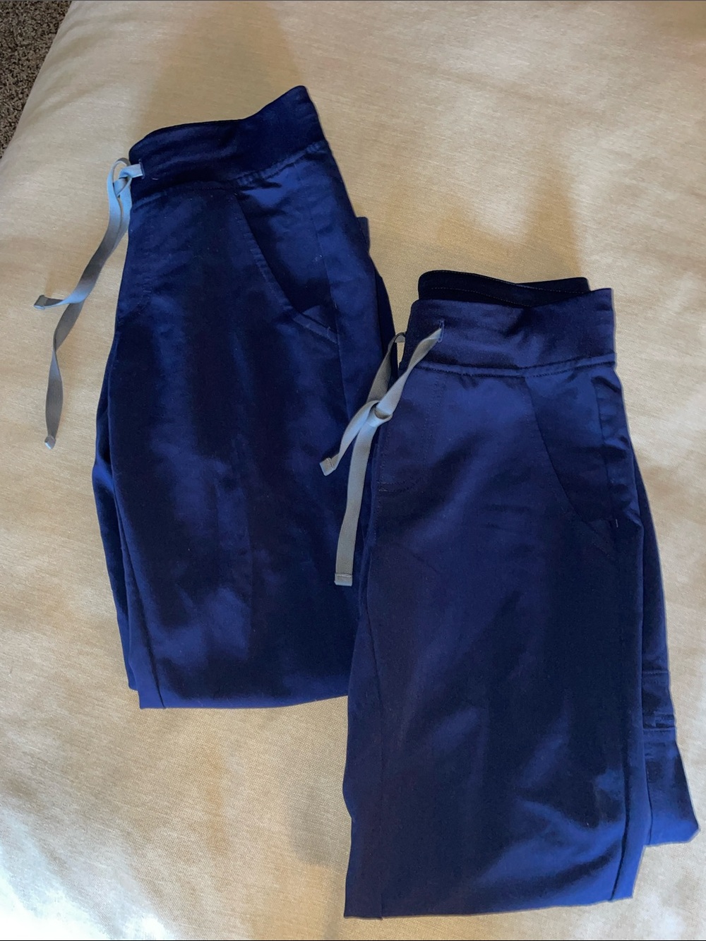 2 Figs Women's Navy Zamora Joggers with Light Gray Ties